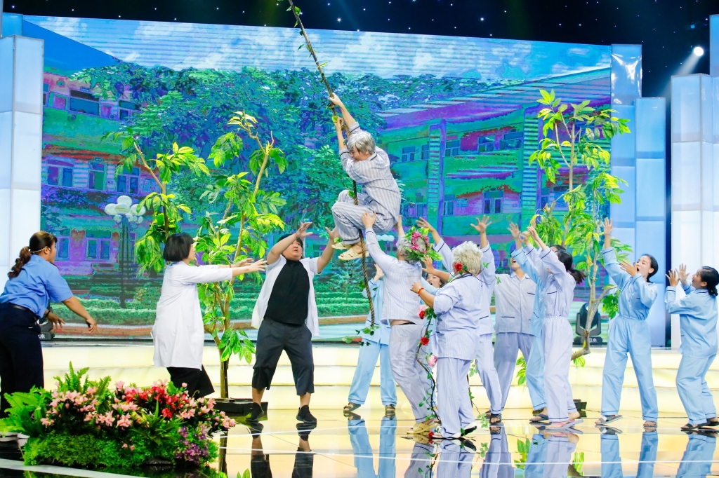 akira phan ta i hien titanic phien ba n cap doi ha i huo c
