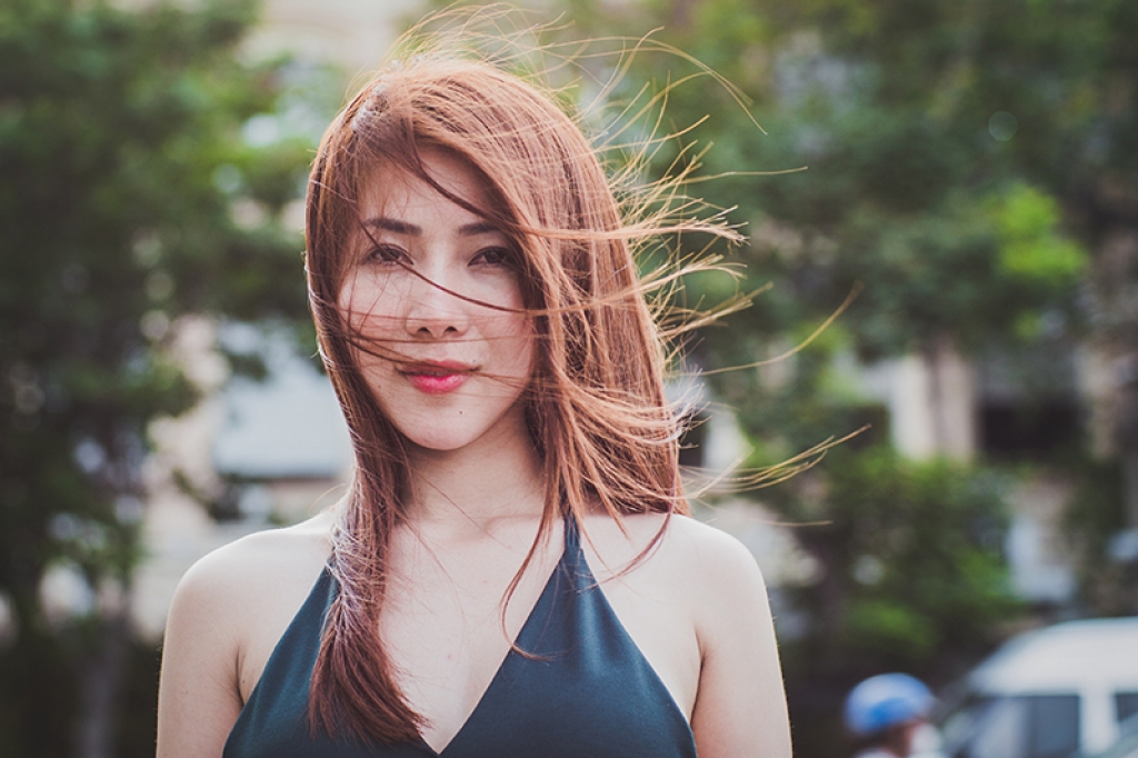 mya huynh quyen ru khoe lung tran goi cam