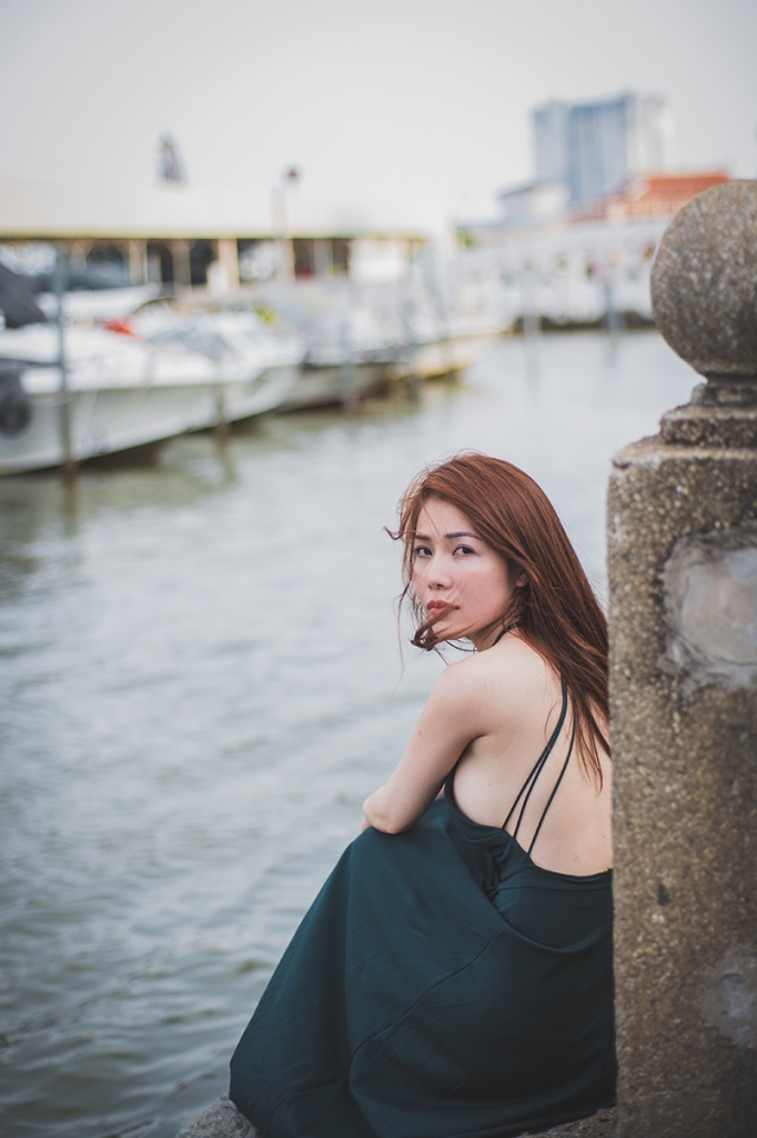 mya huynh quyen ru khoe lung tran goi cam