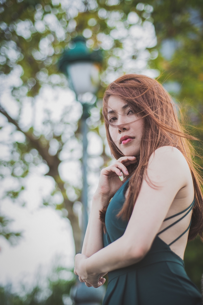 mya huynh quyen ru khoe lung tran goi cam