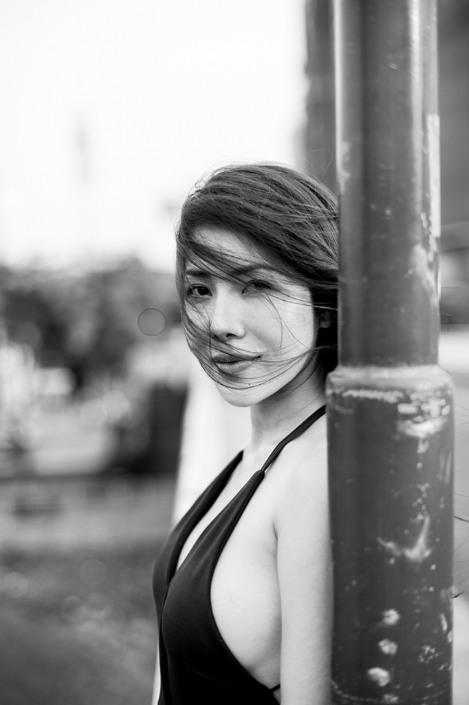 mya huynh quyen ru khoe lung tran goi cam