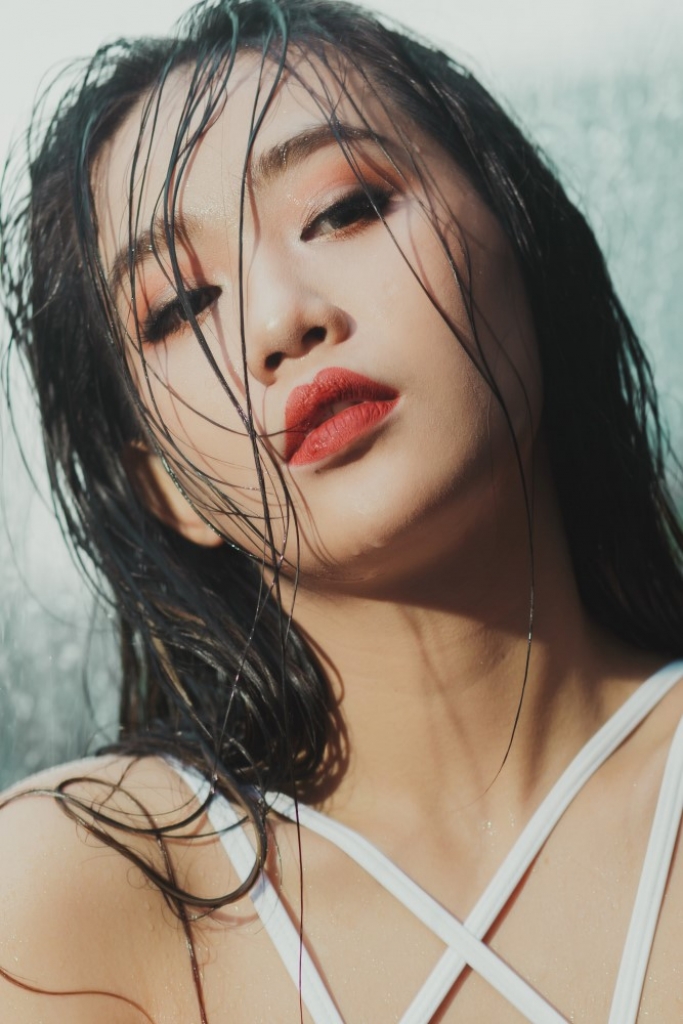 song ngu khoe bo hinh nong bong cung quyet tam chinh phuc guong mat dien anh nam nay