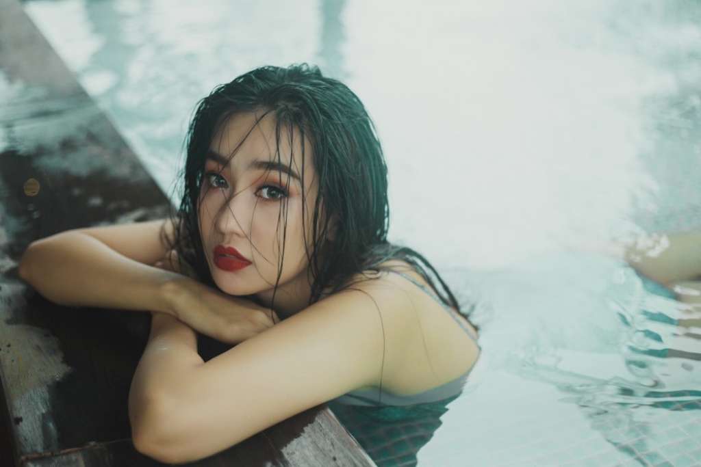 song ngu khoe bo hinh nong bong cung quyet tam chinh phuc guong mat dien anh nam nay