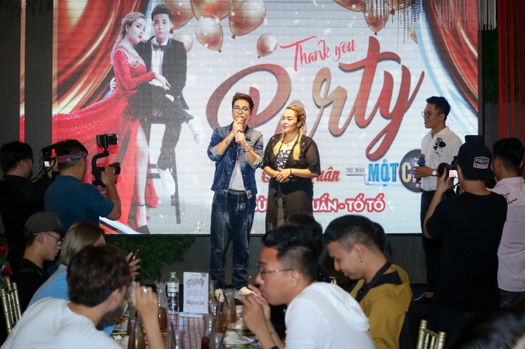 to to tang hoa va om hon tham thiet bui anh tuan trong tiec mung