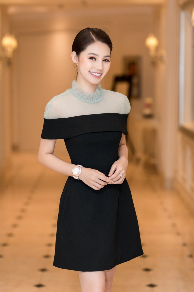 jolie nguyen deo dong ho 450 trieu du su kien