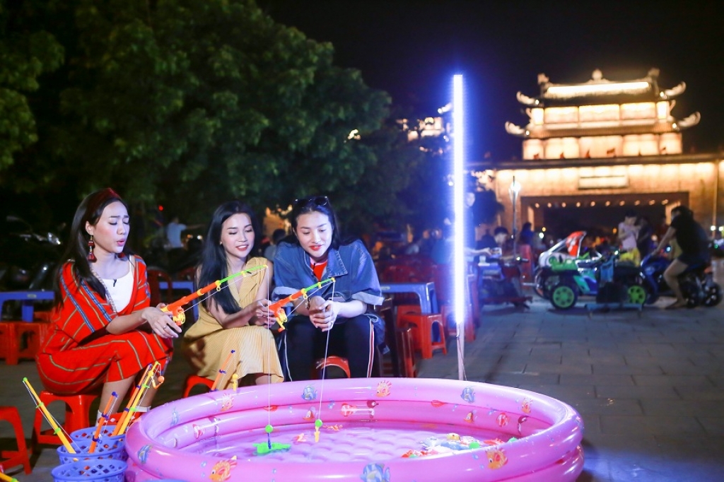 si thanh yaya truong nhi bi mat to chuc sinh nhat cho dieu nhi