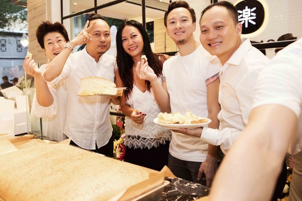 hoa hau diem huong mo tiem banh