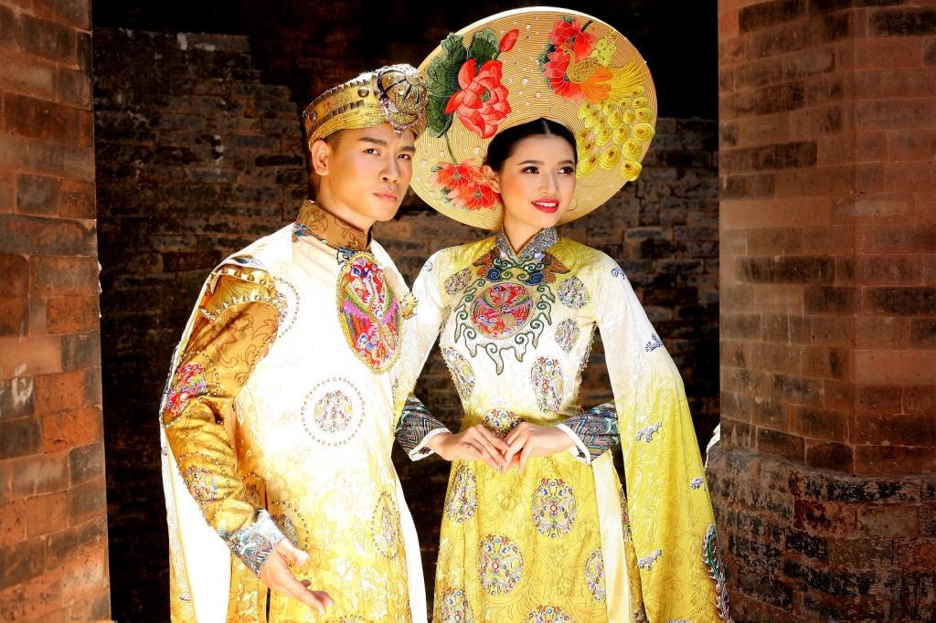 ca si thanh hung va a hau diem nhi cung tai hien vuong trieu xua