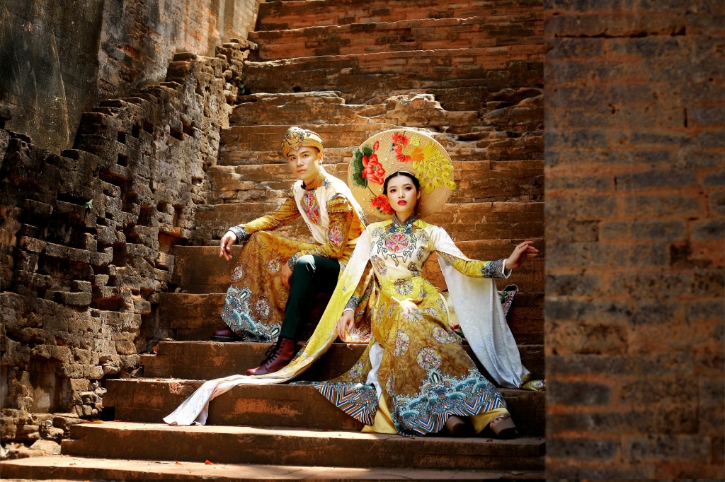 ca si thanh hung va a hau diem nhi cung tai hien vuong trieu xua