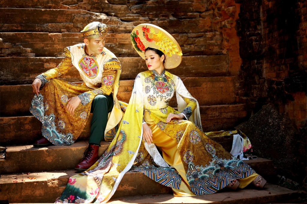 ca si thanh hung va a hau diem nhi cung tai hien vuong trieu xua