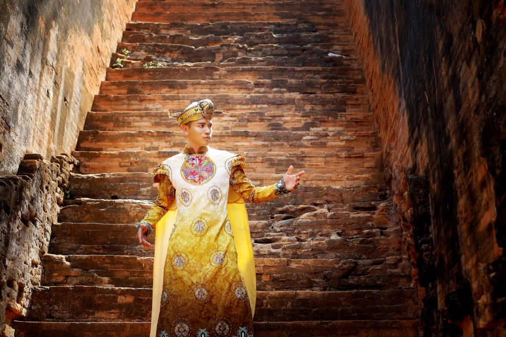 ca si thanh hung va a hau diem nhi cung tai hien vuong trieu xua