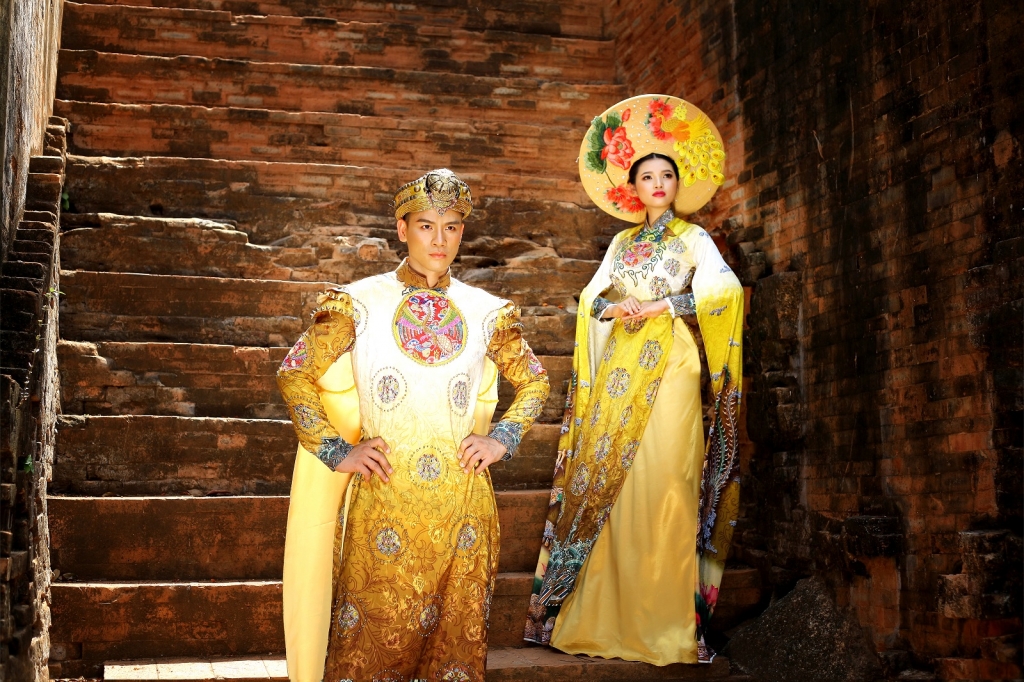 ca si thanh hung va a hau diem nhi cung tai hien vuong trieu xua