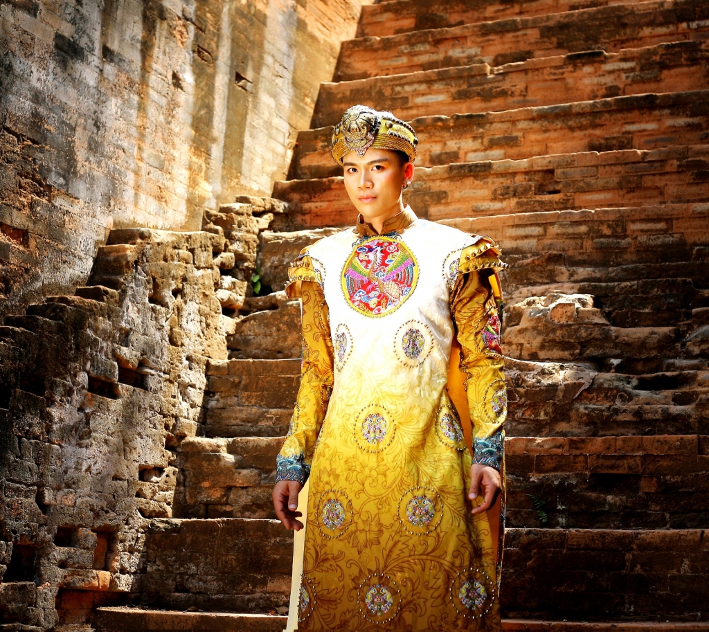 ca si thanh hung va a hau diem nhi cung tai hien vuong trieu xua