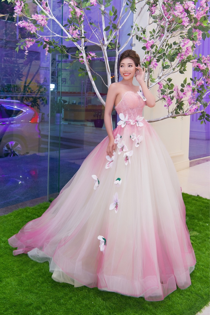 hoa hau nhan ai linh huynh hoa nang cong chua trong thiet ke ngap sac hoa