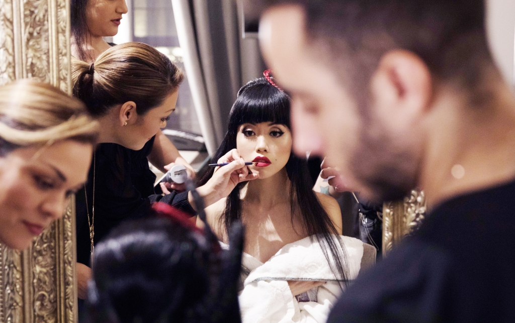 jessica minh anh thuc hien bst ky niem 7 nam san dien noi tren song seine