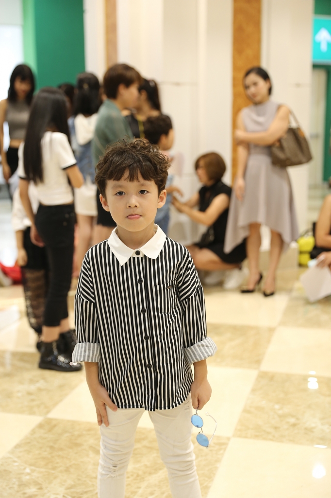 dan mau nhi cong pha truoc them tuan le thoi trang quoc te viet nam thu dong 2018