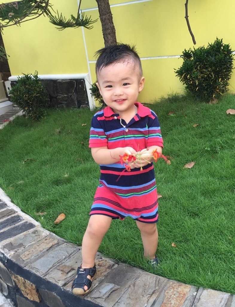 lo dien con trai sieu dang yeu cua en vang tuan anh