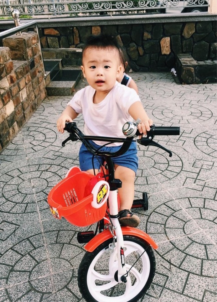 lo dien con trai sieu dang yeu cua en vang tuan anh