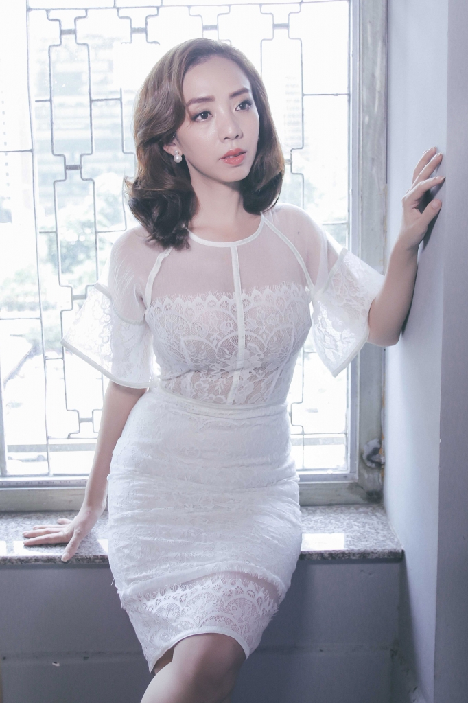 hoa hau hai thu trang chuc mung ngay phu nu viet nam