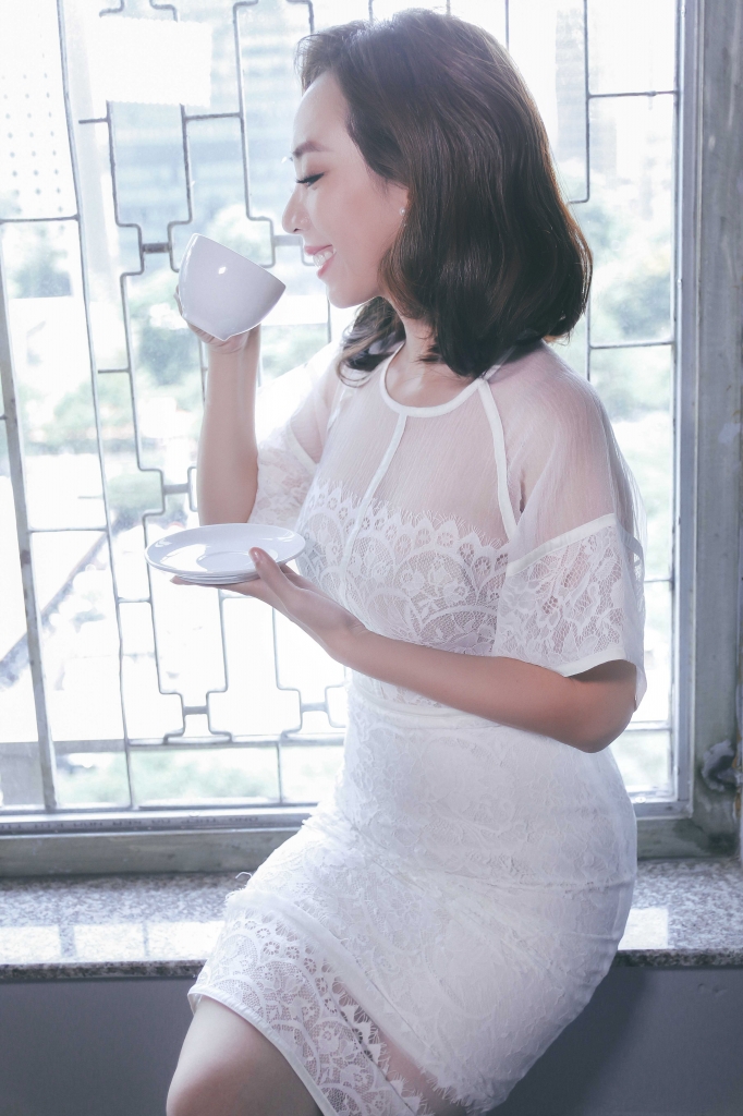 hoa hau hai thu trang chuc mung ngay phu nu viet nam