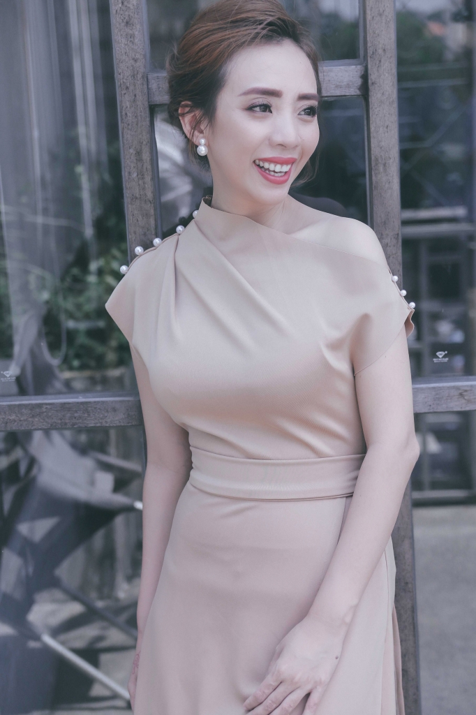 hoa hau hai thu trang chuc mung ngay phu nu viet nam