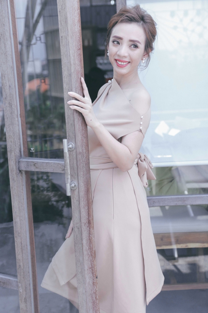 hoa hau hai thu trang chuc mung ngay phu nu viet nam