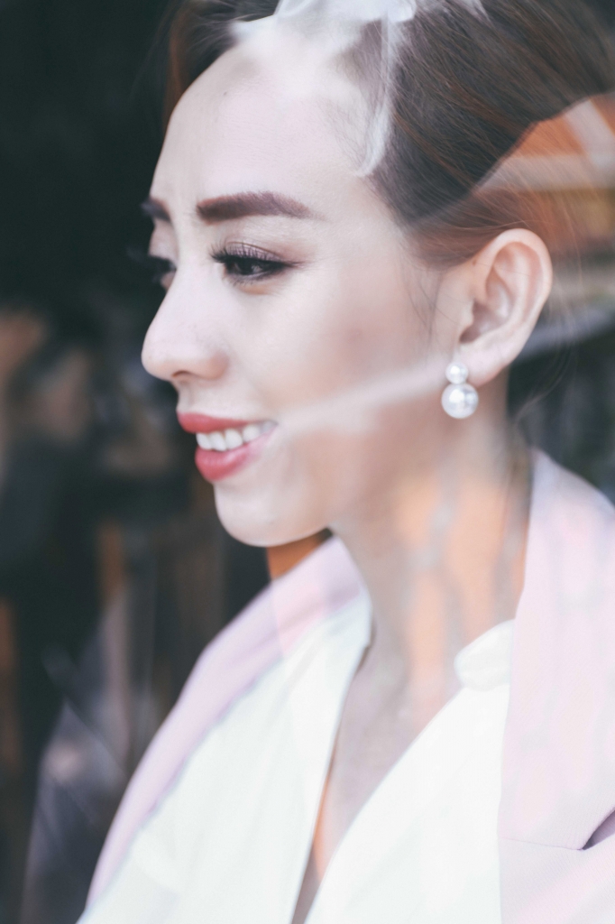 hoa hau hai thu trang chuc mung ngay phu nu viet nam