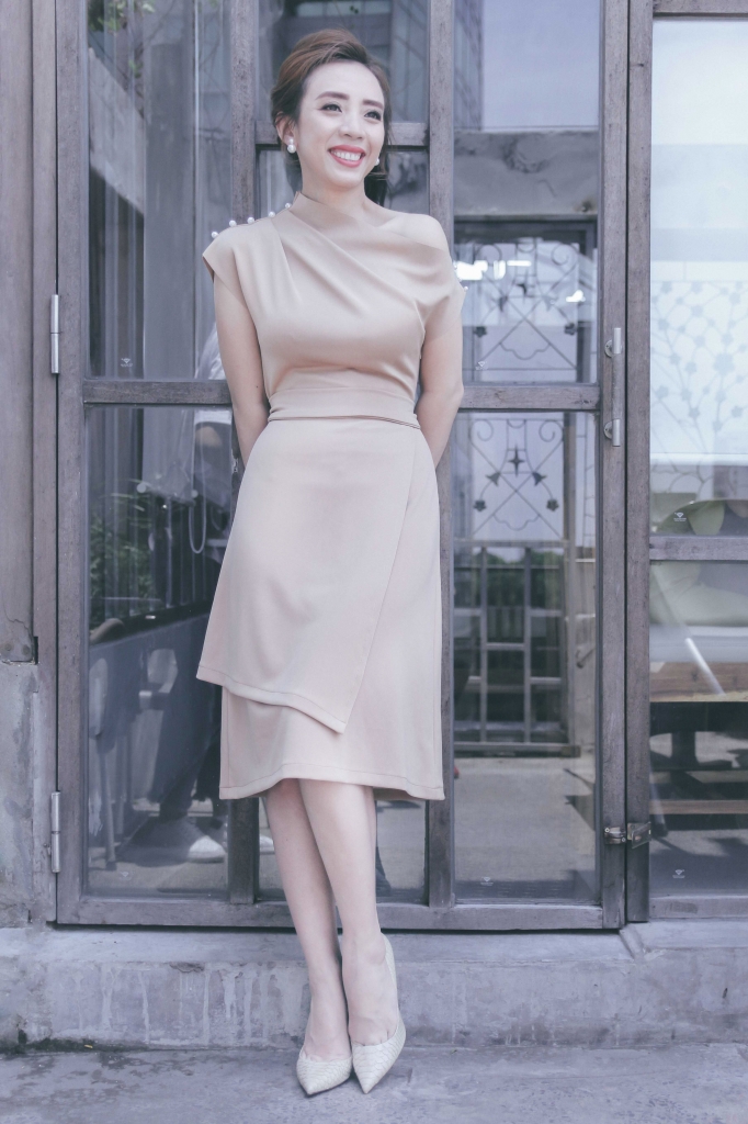 hoa hau hai thu trang chuc mung ngay phu nu viet nam