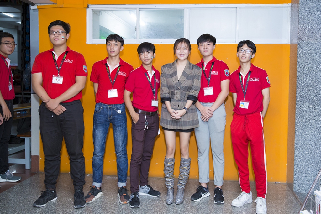 van mai huong lieu linh de mat moc di dien tiet lo dieu it ca si dam lam