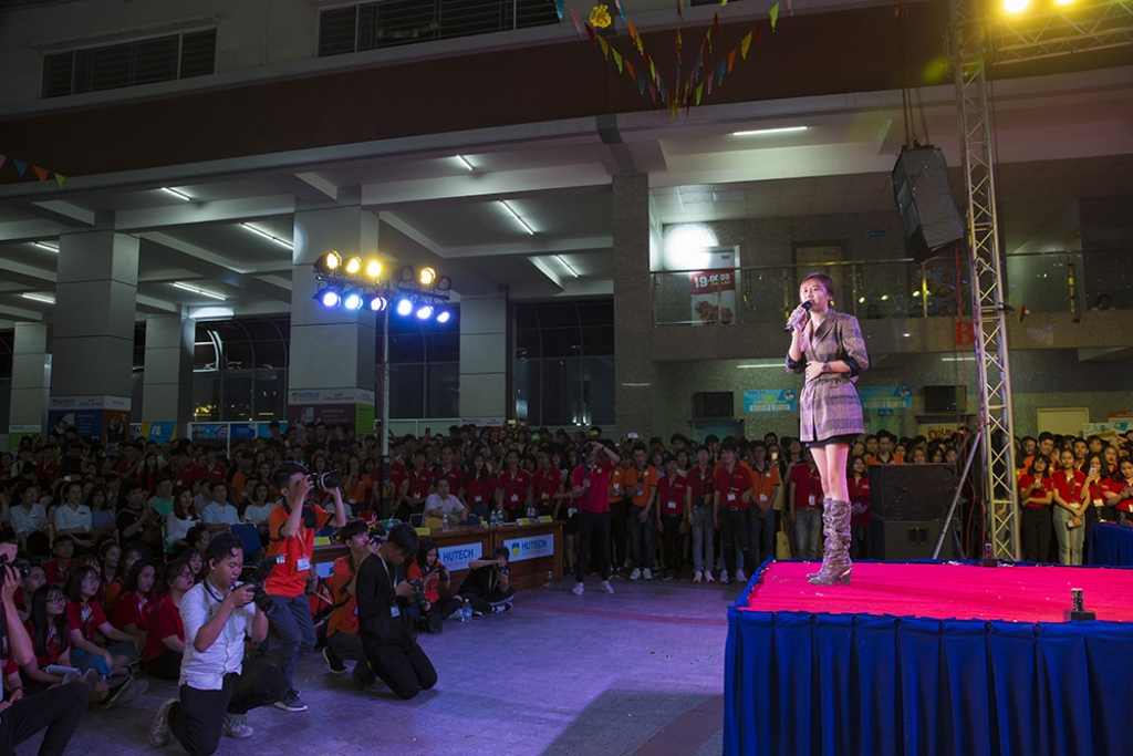 van mai huong lieu linh de mat moc di dien tiet lo dieu it ca si dam lam