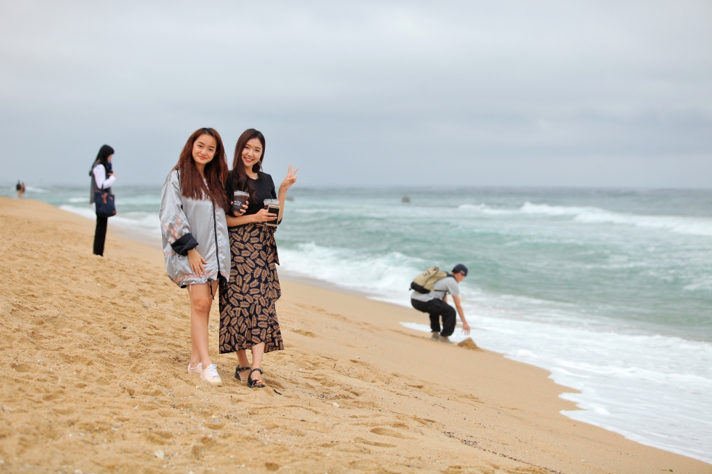 kaity nguyen hoi ngo hotgirl ca si giau mat tai su kien huu nghi viet han 25 nam