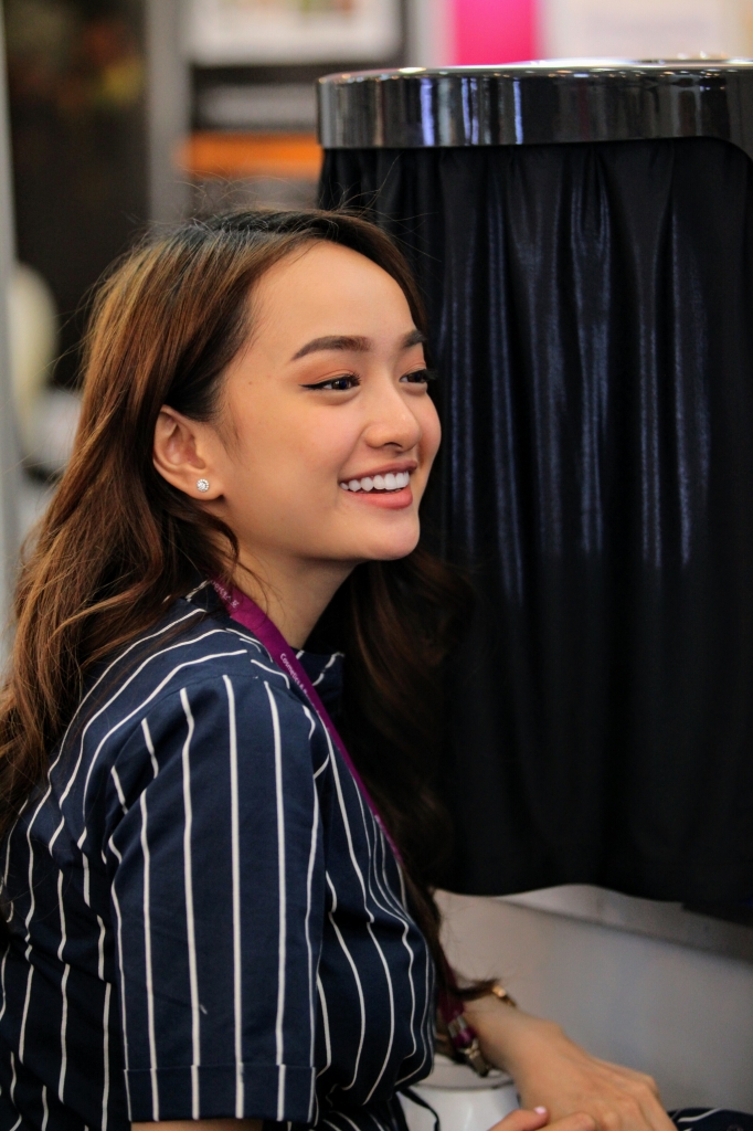 kaity nguyen hoi ngo hotgirl ca si giau mat tai su kien huu nghi viet han 25 nam