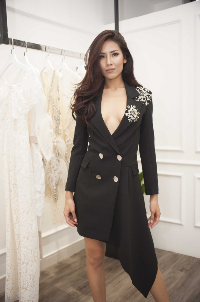 nguyen thi loan khoe loat trang phuc long lay mang theo tai miss universe