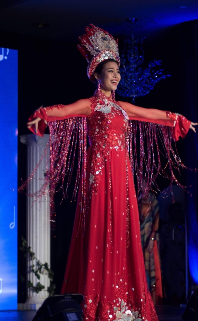 phu nhan mc en vang tuan anh doat danh hieu a hau 1 hoa hau phu nhan the gioi nguoi viet 2017