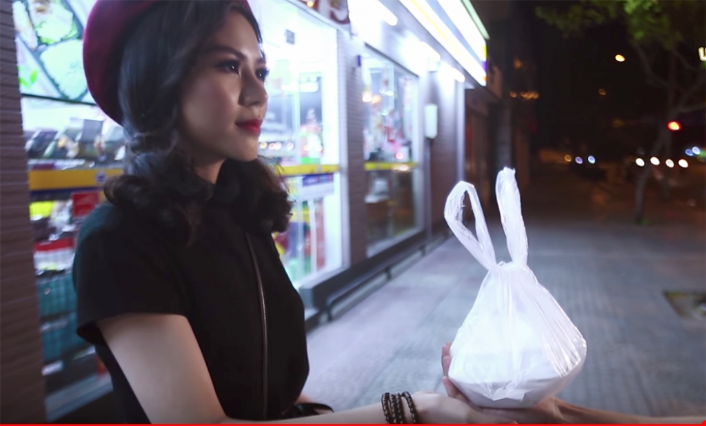 hong thanh gia dang tre bui doi kham pha duong pho sai gon mua giang sinh