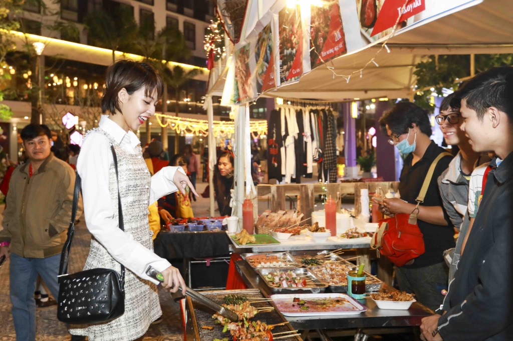 phi phuong anh bi mat den da nang don giang sinh