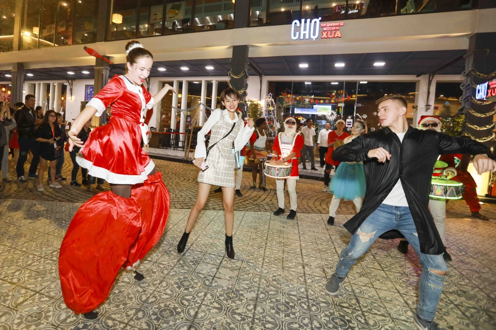 phi phuong anh bi mat den da nang don giang sinh