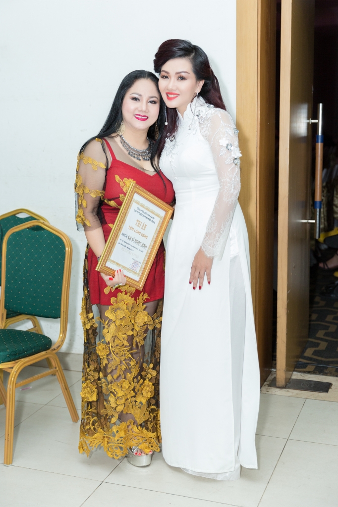 anna lan ngoc em gai chi tai tich cuc lam viec tu thien