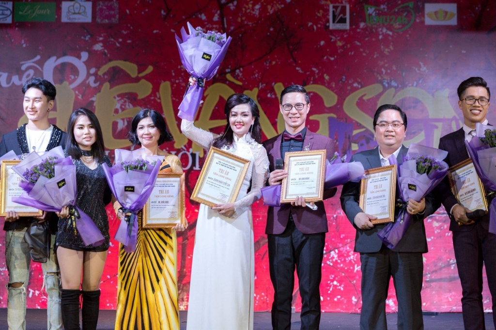 anna lan ngoc em gai chi tai tich cuc lam viec tu thien