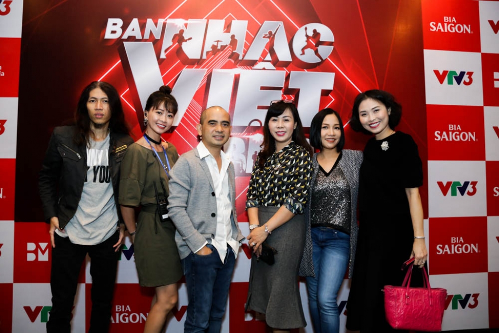 my linh khang dinh luon giu vung phong do khi ngoi ghe nong ban nhac viet mua 2