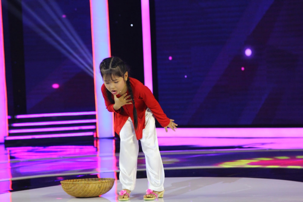 biet tai ti hon chan dung co be 7 tuoi duoc tran thanh uu ai goi la kieu oanh phien ban nhi
