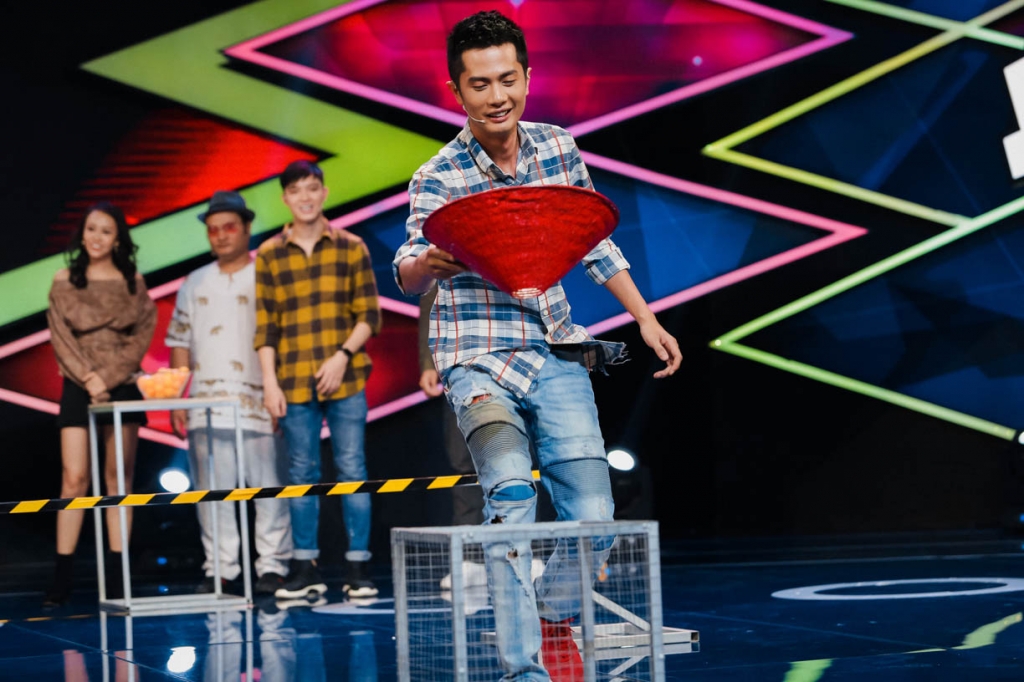 bach cong khanh vat va xep hinh trong tap 14 dua nhu that