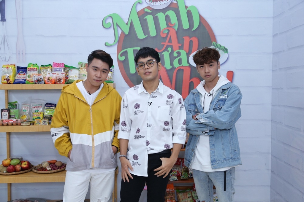 dong anh quynh tu tin can team tai minh an trua nhe