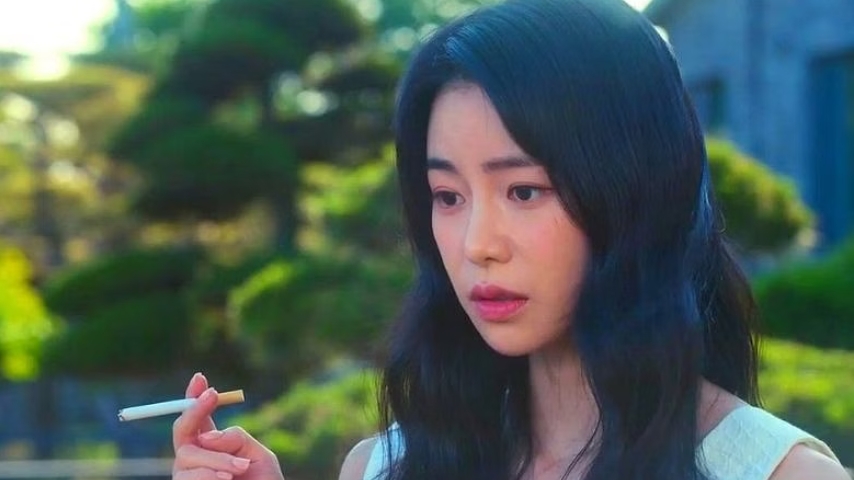 Lim Ji Yeon kể chuyện tập hút thuốc vất vả để hóa thân thành phản diện ‘The Glory’